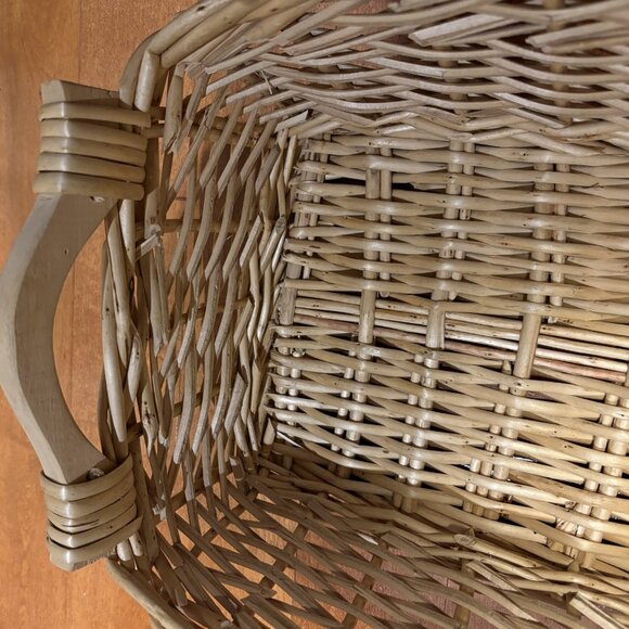 Large Rectangular Wicker Basket - Picture 2 of 5